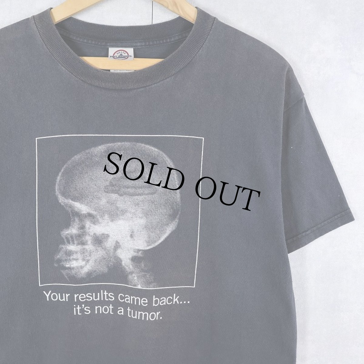画像1: "Your results came back... it's not a tumor." レントゲン ジョークプリントTシャツ BLACK L (1)