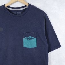 画像2: Patagonia "Wild Fish Wild Waters" プリントポケットTシャツ NAVY M (2)