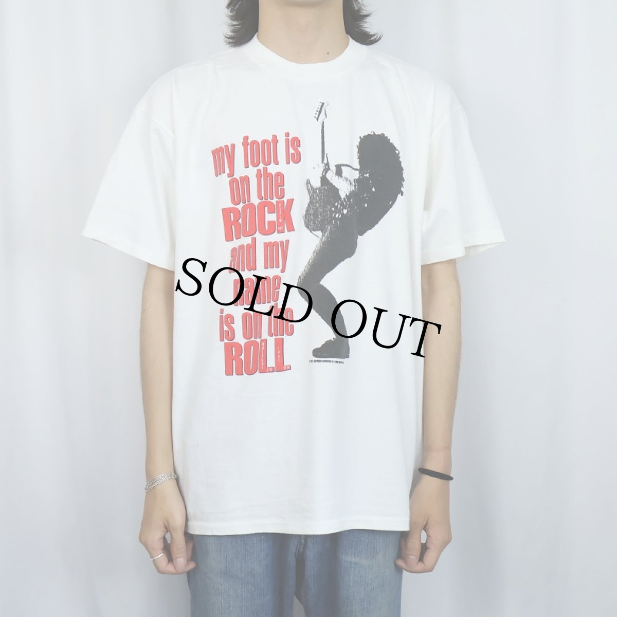画像2: 90's "my foot is on the ROCK and my name is on the ROLL" ギタリストプリントTシャツ XL (2)