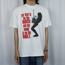 画像2: 90's "my foot is on the ROCK and my name is on the ROLL" ギタリストプリントTシャツ XL (2)
