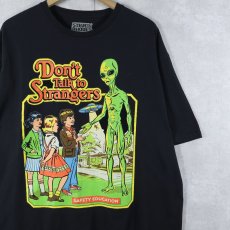 画像1: Steven Rhodes "Don't Talk to Strangers" イラストプリントTシャツ BLACK XL (1)