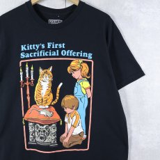 画像1: Steven Rhodes "Kitty's First Sacrificial Offering" イラストプリントTシャツ BLACK L (1)