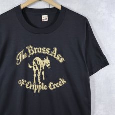 画像1: 80's The Brass Ass Casino USA製 "The Brass Ass of Cripple Creek" イラストプリントTシャツ BLACK L (1)