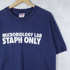 画像1: 90〜2000's Now and Zen Productions "MICROBIOLOGY LAB STAPH ONLY" プロダクション会社 プリントTシャツ NAVY L (1)