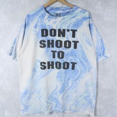 画像1: 90's USA製 "DON'T SHOOT TO SHOOT" メッセージプリント マーブル染めTシャツ XL (1)