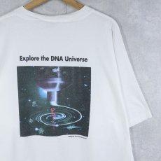 画像1: 90's QIAGEN USA製 "Explore the DNA Universe" バイオテクノロジー企業プリントTシャツ XXL (1)