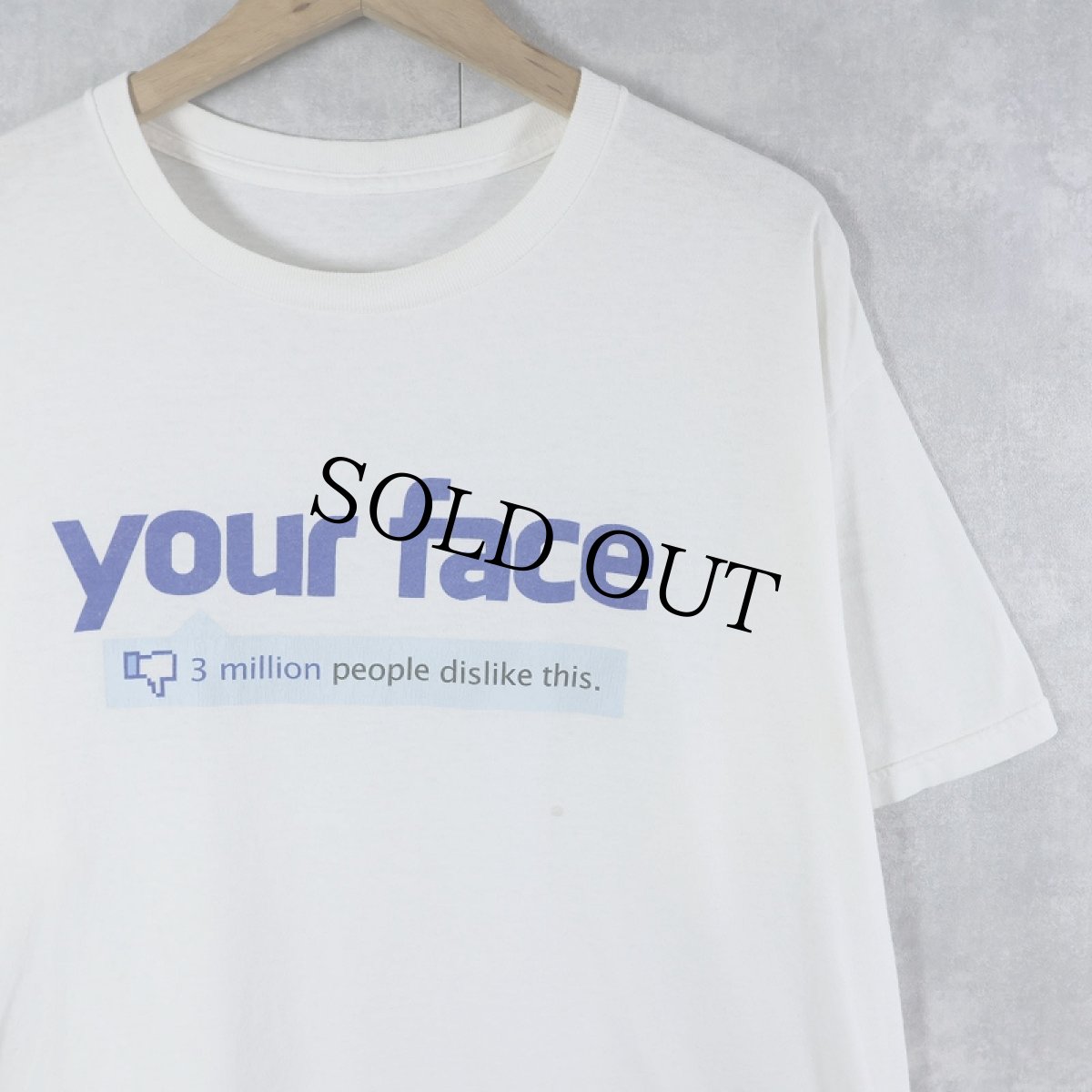 画像1: "your face 3 million people dislike this."ジョークプリントTシャツ (1)