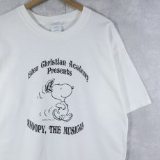 画像1: SNOOPY "Eden Chrristian Academy Presents SNOOPY THE MUSICAL" キャラクタープリントTシャツ L (1)