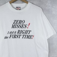 画像1: 90's "ZERO MISSES! I DID IT RIGHT THE FIRST TIME !" ジョークプリントTシャツ L (1)