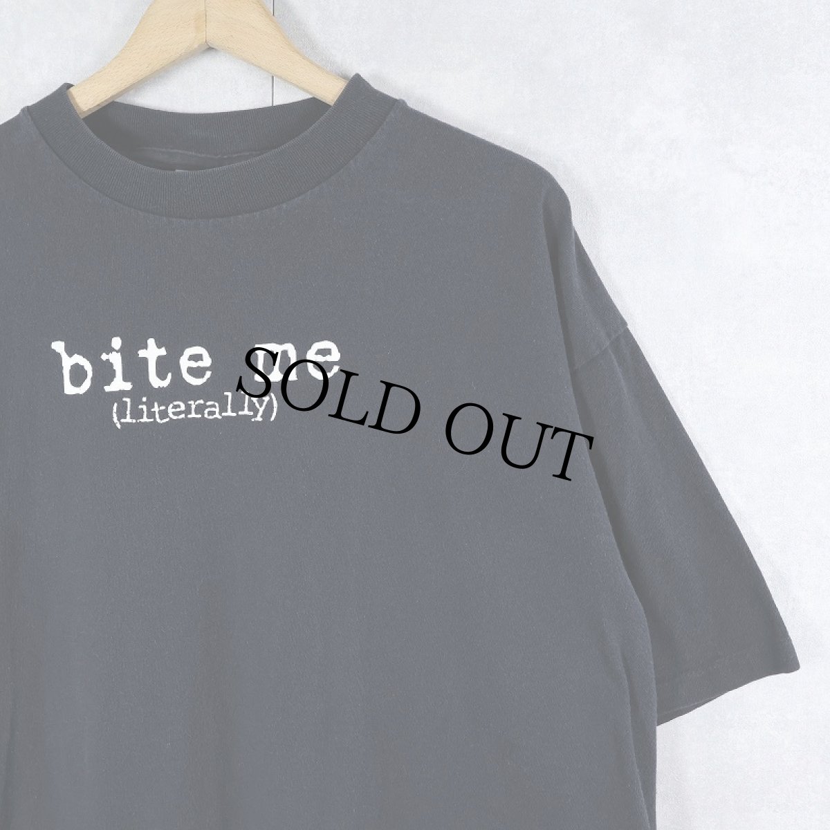 画像1: 90's USA製 "bite me (literally)" プリントTシャツ BLACK XL (1)