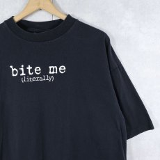 画像1: 90's USA製 "bite me (literally)" プリントTシャツ BLACK XL (1)