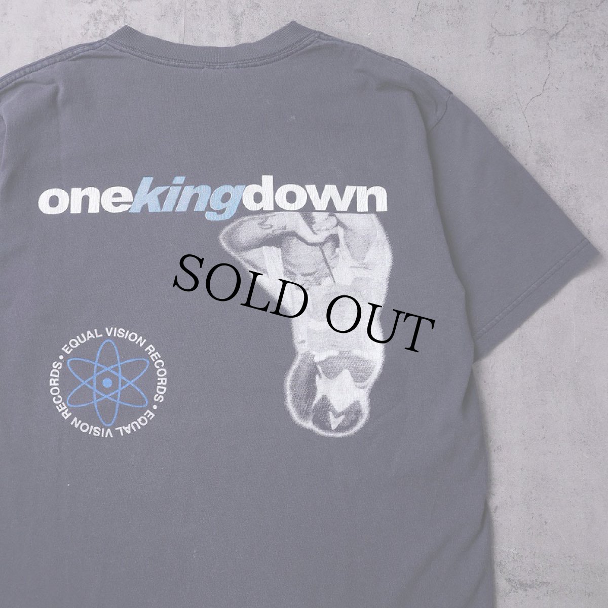 画像2: One King Down USA製 "Gravity Wins Again" ハードコアバンド アルバムプリントTシャツ NAVY M (2)