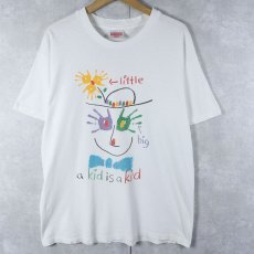 画像1: 90's AUGUST IN ARKANSAS USA製 "kids in action a kid is a kid" イラストプリントTシャツ L (1)