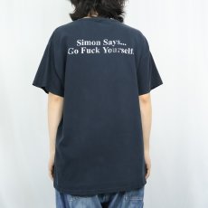 画像4: George Carlin "Simon Says... Go Fuck Yourself." コメディアンイラストプリントTシャツ (4)