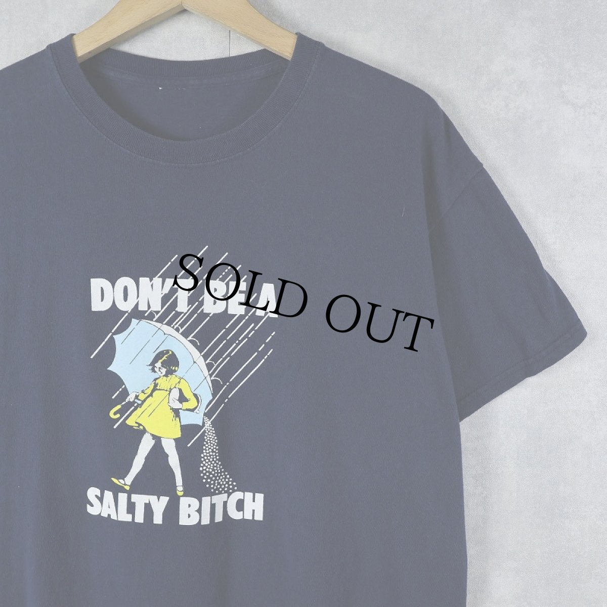 画像1: Morton Salt "DONT BE A SALTY BITCH" 塩メーカー プリントTシャツ NAVY (1)