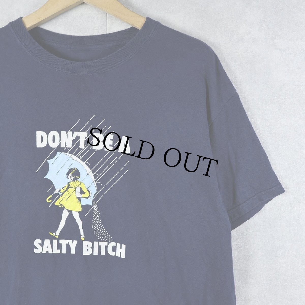 画像1: Morton Salt "DONT BE A SALTY BITCH" 塩メーカー プリントTシャツ NAVY (1)