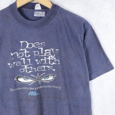 画像1: 90's NO FEAR "Does not play well with others." プリントTシャツ NAVY (1)