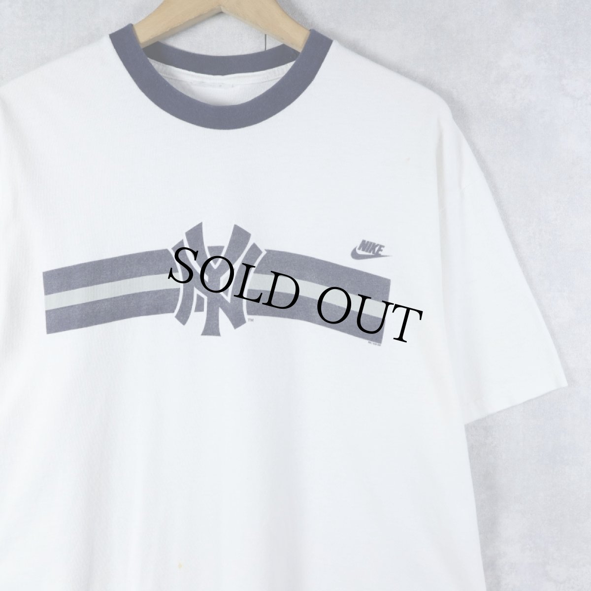 画像1: NIKE New York Yankees ロゴプリントTシャツ (1)
