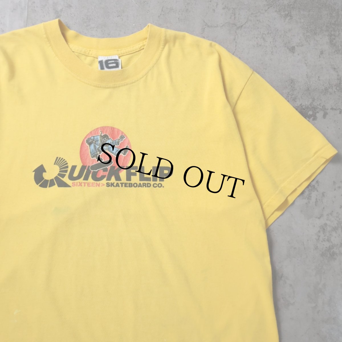 画像1: 90's〜 SIXTEEN USA製 "Quick Flip" プリントTシャツ L (1)