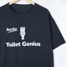 画像1: Korky "Toilet Genius" トイレ修理メーカープリントTシャツ BLACK  (1)