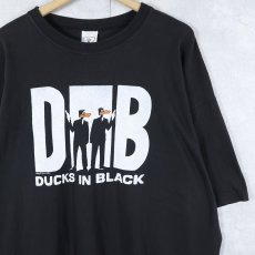 画像1: 90's "DUCKS IN BLACK" 映画パロディプリントTシャツ BLACK XL (1)