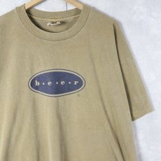 画像2: 90's Kaiser Wilhelm USA製 "GIVE ME A WOMAN WHO TRULY LOVES BEER..." ジョークプリントTシャツ XL  (2)