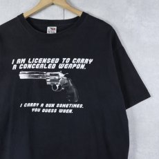 画像1: 2000's "I AM LICENSED TO CARRY A CONCEALED WEAPON..." ピストルプリントTシャツ BLACK L (1)