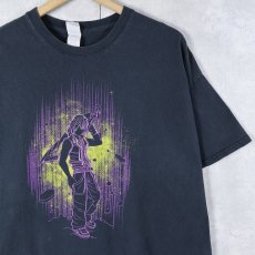画像1: Donnie Illustrations "Shadow of the Destiny" イラストプリントTシャツ BLACK (1)
