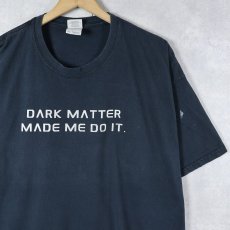 画像1: "DARK MATTER MADE ME DO IT." ジョークプリントTシャツ BLACK 2XL  (1)