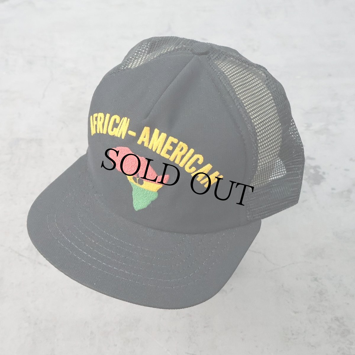画像1: USA製 "AFRICAN-AMERICAN" 発砲プリント スナップバック メッシュキャップ BLACK (1)