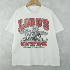 画像1: 90's LORD'S GYM "HIS PAIN YOUR GAIN" ジーザスパロディ プリントTシャツ (1)