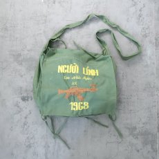 画像1: 60's MILITARY 刺繍入り ショルダーバッグ (1)