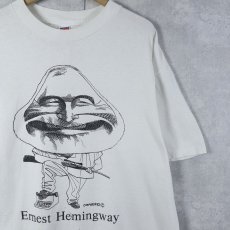 画像1: 90's LARGELY LITERARY USA製 "Ernest Hemingway" 詩人プリントTシャツ L (1)