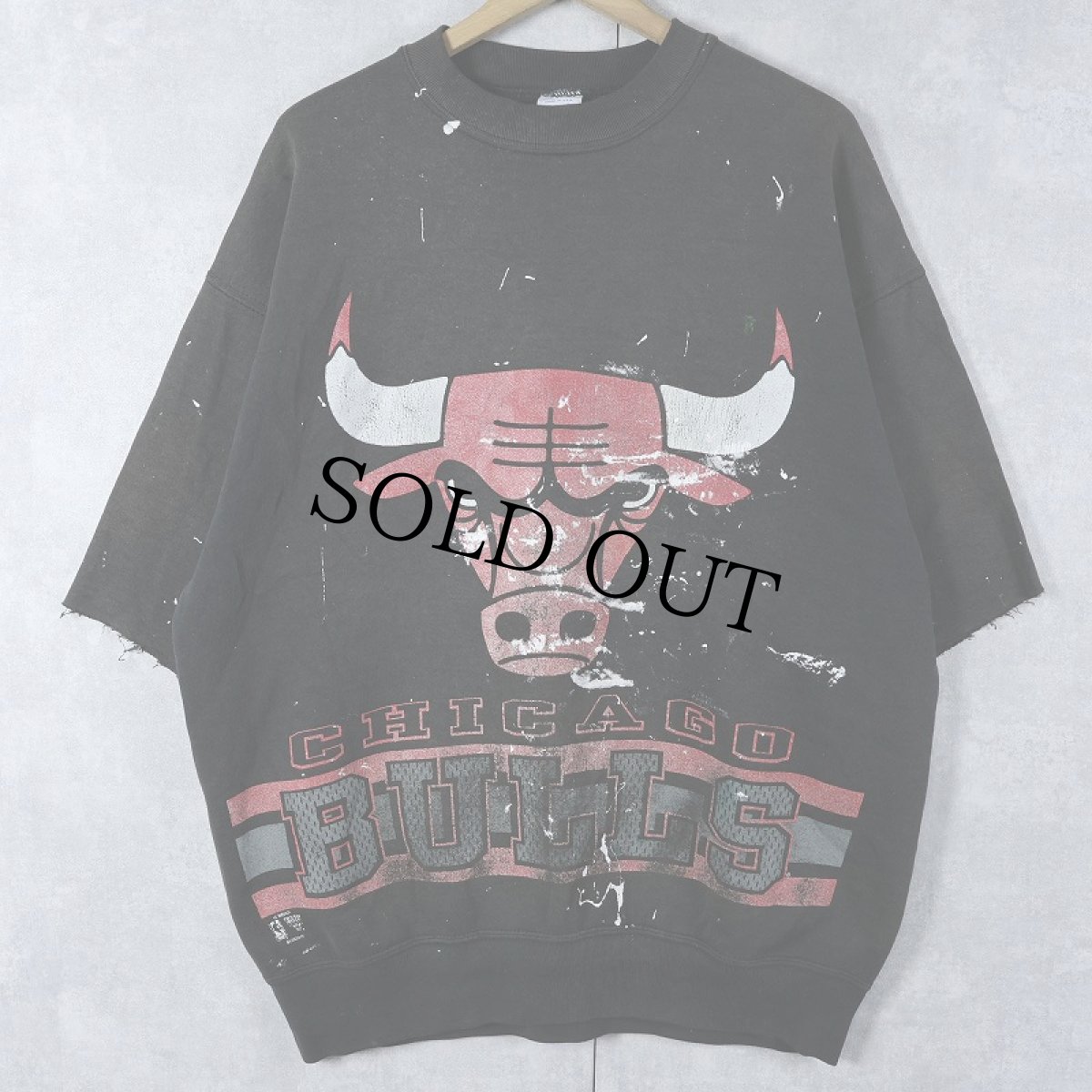 画像1: 90's CHICAGO BULLS USA製 NBAチーム カットオフスウェット BLACK XL (1)
