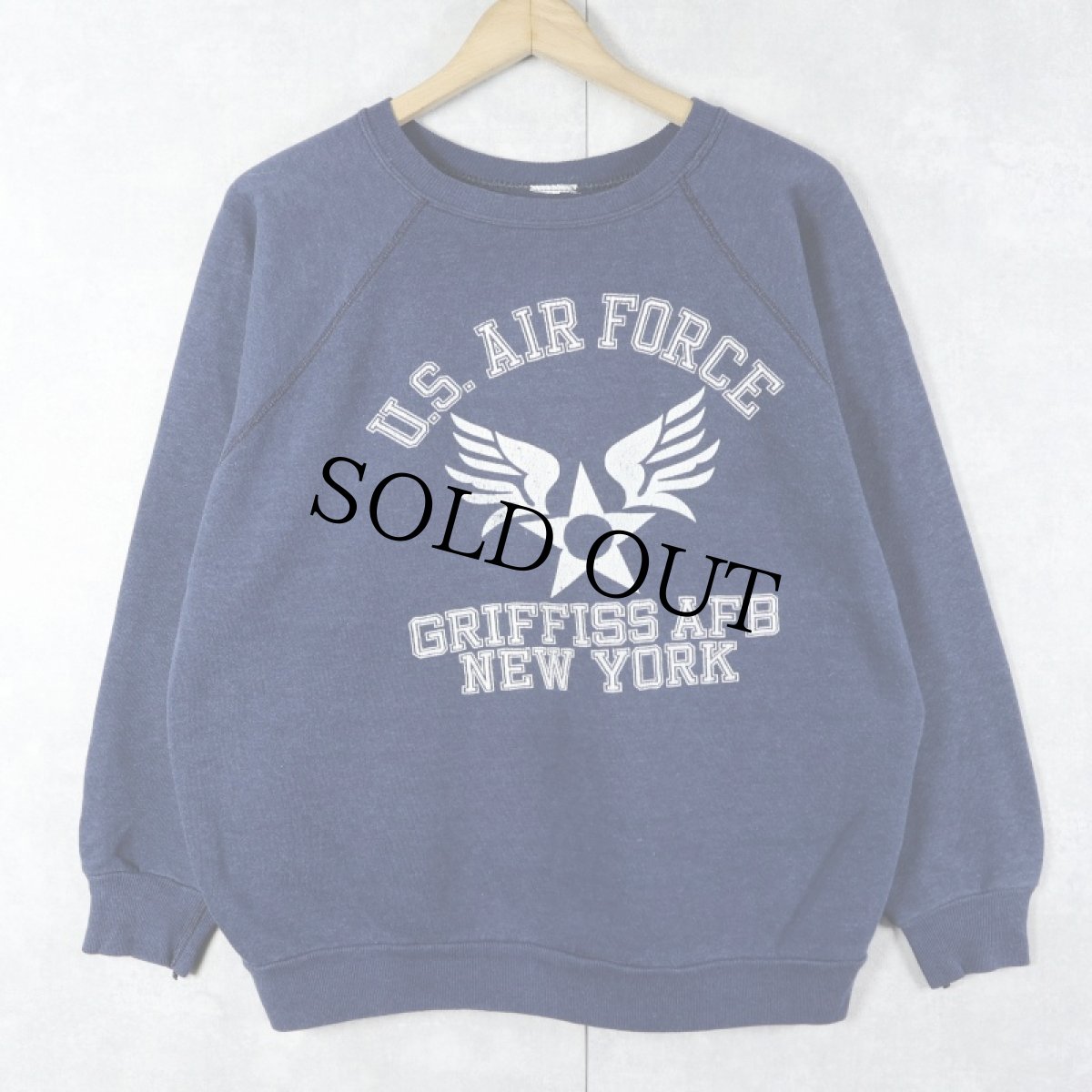画像1: 70〜80's "U.S. AIR FORCE GRIFFISS AFB NEW YORK" ラグランスウェット NAVY  (1)
