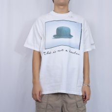 画像2: 90's Rene Magritte USA製 "This is not a Bowler" アートプリントTシャツ XL (2)