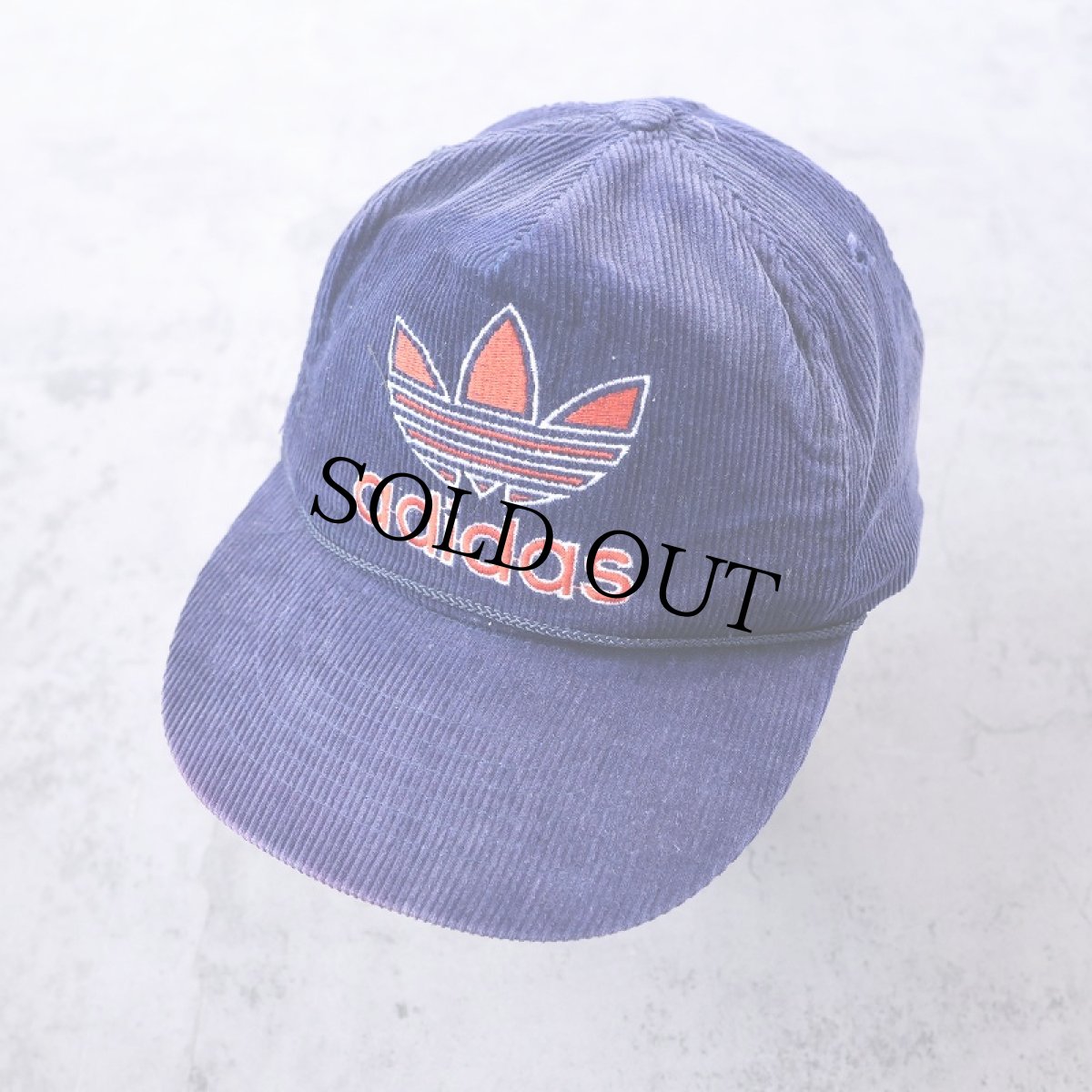 画像1: adidas ロゴ刺繍 スナップバック コーデュロイキャップ (1)