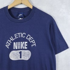 画像1: 80's NIKE 紺タグ USA製 "ATHLETIC DEPT NIKE" プリントTシャツ NAVY L (1)