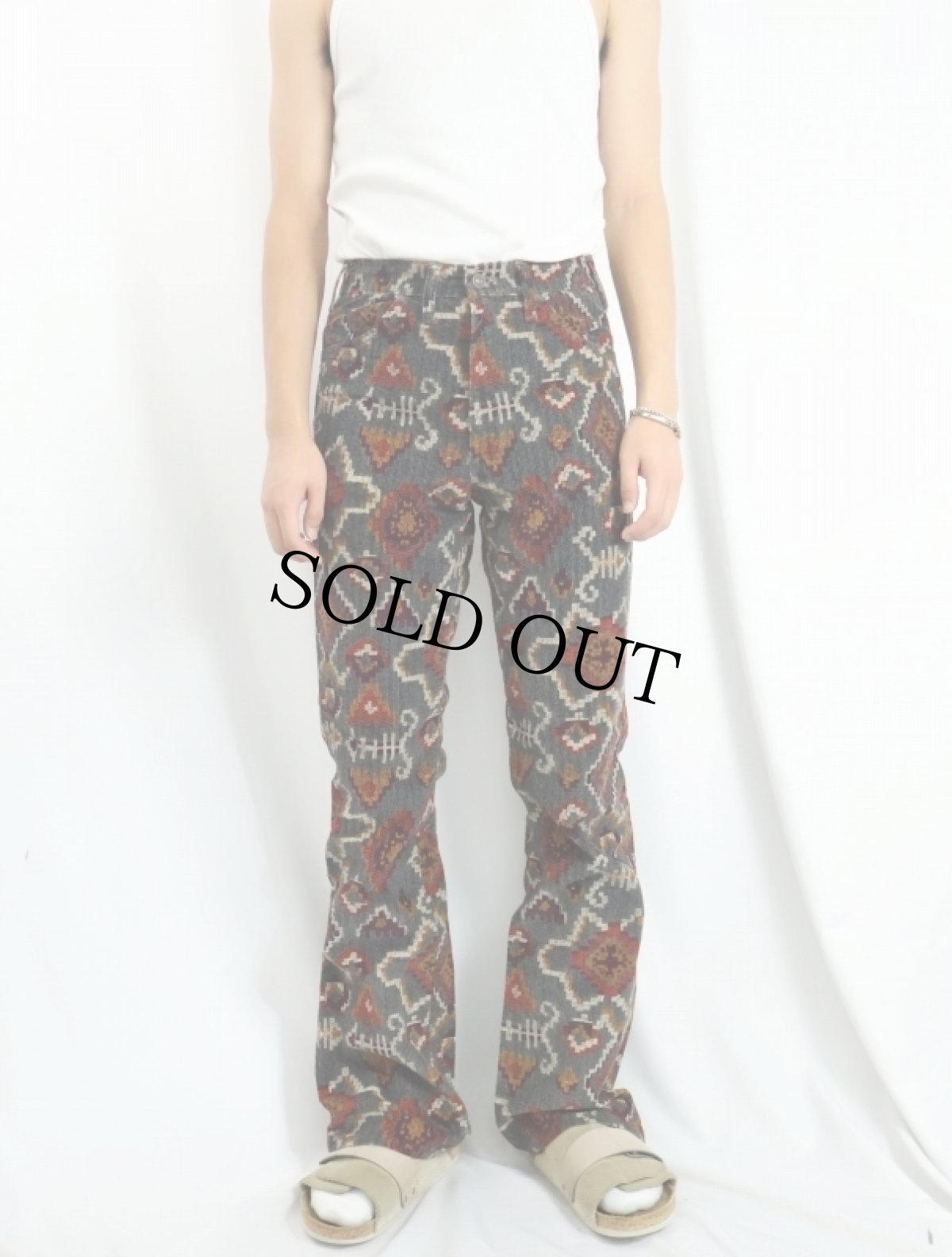 画像2: 60〜70's Levi's 総柄 BIGE ブーツカット プリントコーデュロイパンツ W30 (2)
