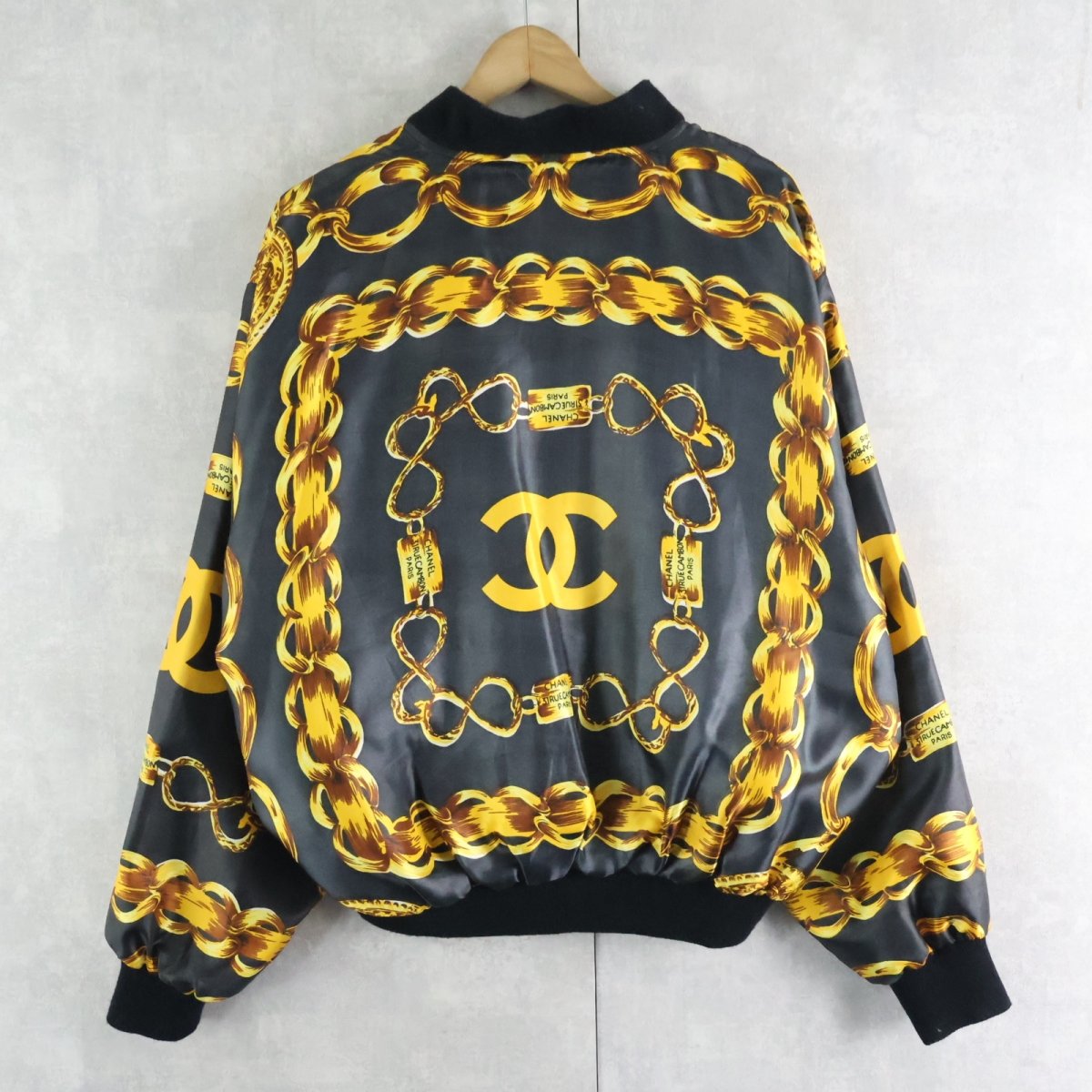 画像2: ブート CHANEL スカーフ柄 シルクブルゾン BLACK (2)