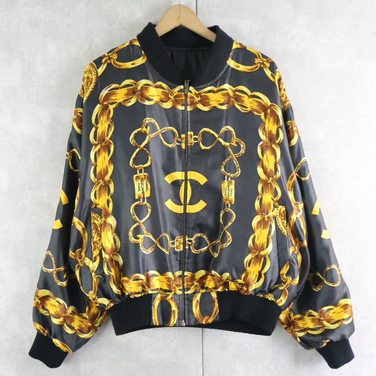 画像1: ブート CHANEL スカーフ柄 シルクブルゾン BLACK (1)