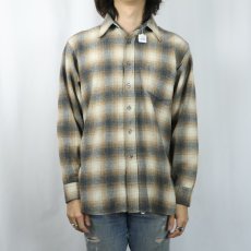 画像2: 70's PENDLETON USA製 オンブレーチェック柄 ウールシャツ L (2)