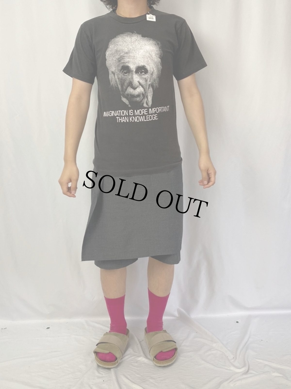 画像2: 90's Albert Einstein USA製 "IMAGINATION IS MORE IMPORTANT THAN KNOWLEDGE" 名言プリントTシャツ S (2)