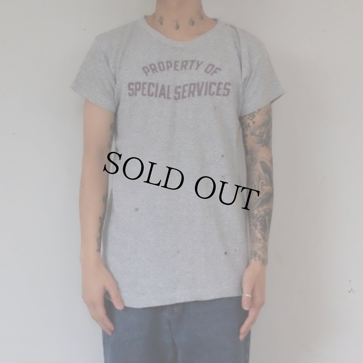 画像2: 60's Champion "PROPERTY OF SPECIAL SERVICES" ランタグ 染み込みプリント霜降りTシャツ (2)