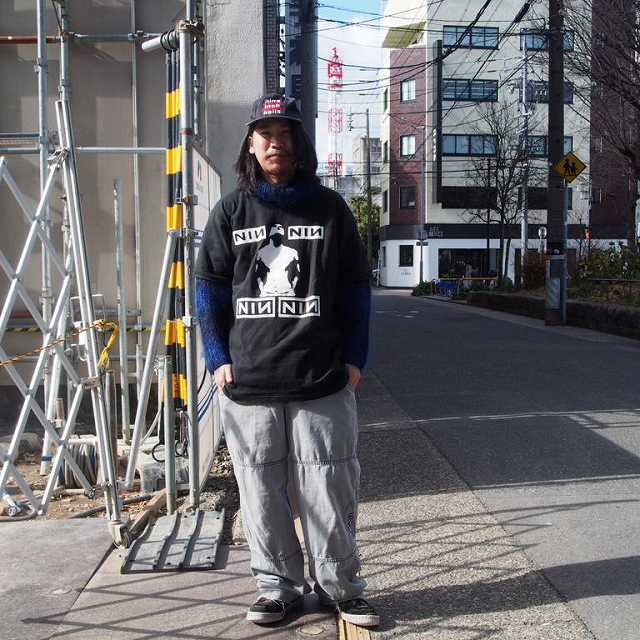 （57）OUTSIDE 