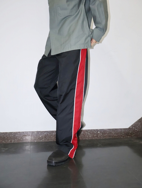 画像1: NIKE ロゴ刺繍 サイドライン ポリエステルトラックパンツ BLACK S (1)