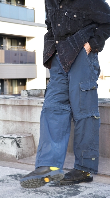 画像2: CARBON 2WAYデザイン ドッキング コットン×ナイロンカーゴパンツ NAVY W22-32 (2)