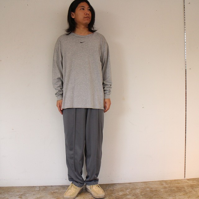 SALE】 NIKE ワンポイント刺繍 ロンT ナイキ 長袖Tシャツ 刺繍ロゴ 
